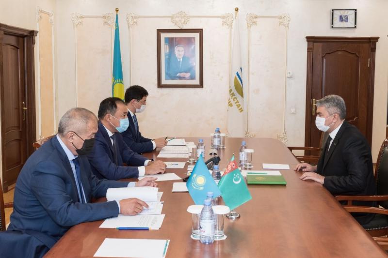 Казахстан и Туркменистан обсудили развитие транзитно-транспортного взаимодействия