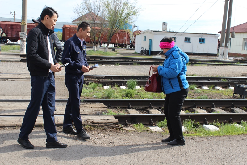 Казахстанцев призывают  быть бдительными  вблизи объектов железнодорожного транспорта