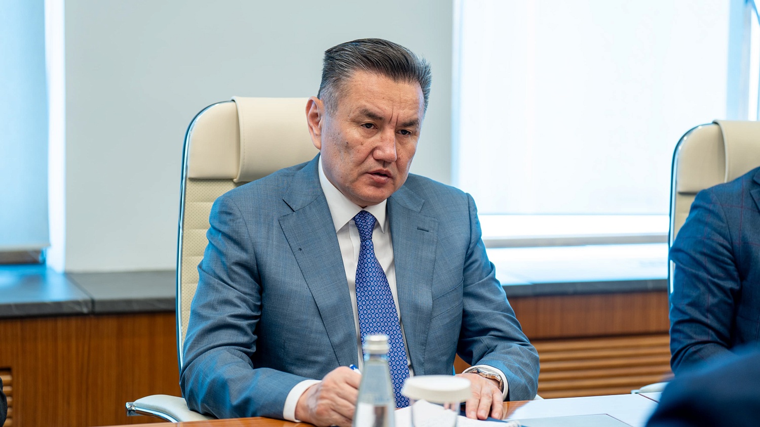 Аким Восточно-Казахстанской области Нурымбет Сактаганов провёл рабочую встречу с Председателем Правления АО «Dosjan temir joly» Нурланом Сақ.