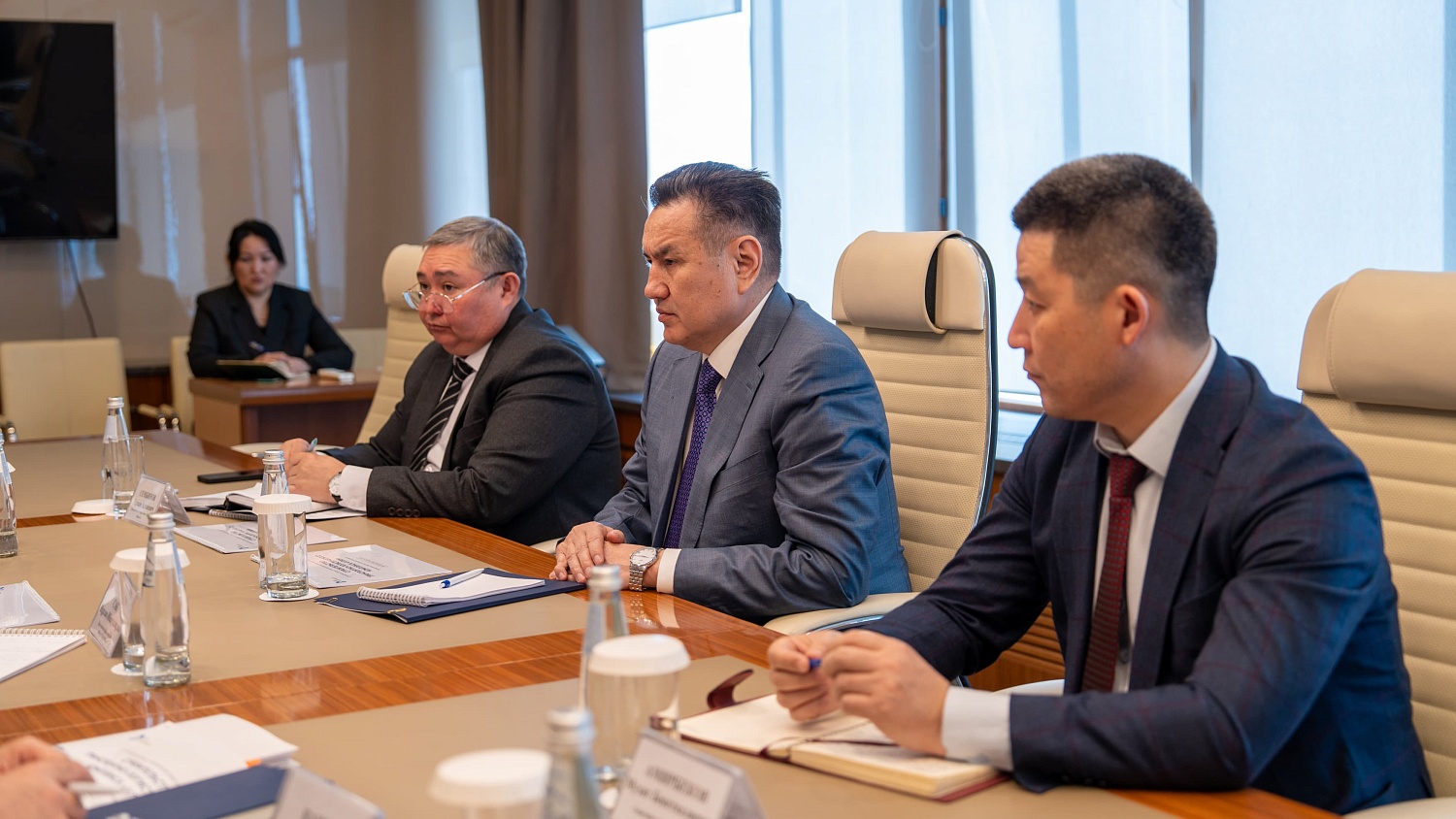 Аким Восточно-Казахстанской области Нурымбет Сактаганов провёл рабочую встречу с Председателем Правления АО «Dosjan temir joly» Нурланом Сақ.