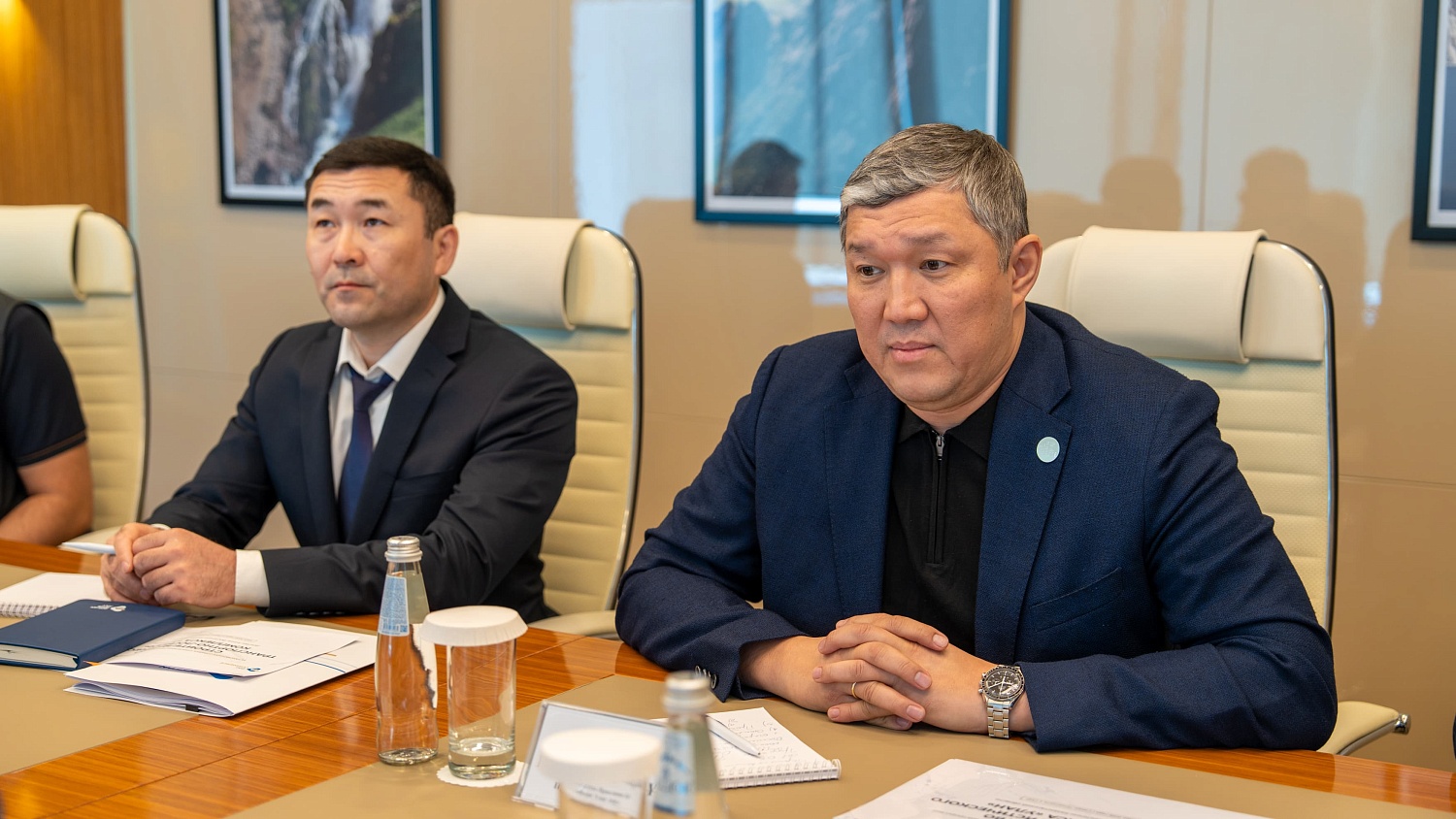 Аким Восточно-Казахстанской области Нурымбет Сактаганов провёл рабочую встречу с Председателем Правления АО «Dosjan temir joly» Нурланом Сақ.